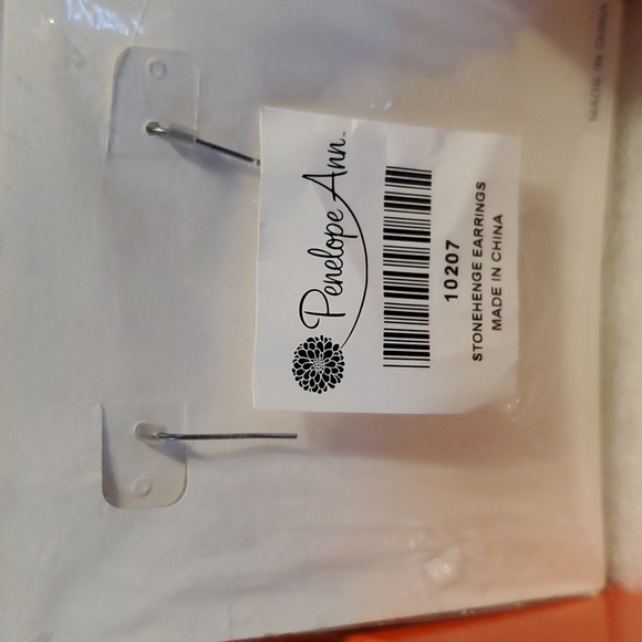 'Stonehenge" Earrings, light weight grayish/black with darker swirls. Rock shape - Picture 5 of 7